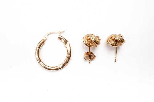 A pair of knot earrings and single hoop in 9 carat yellow gold