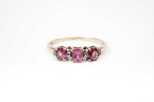 A garnet and diamond ring in 10ct yellow gold