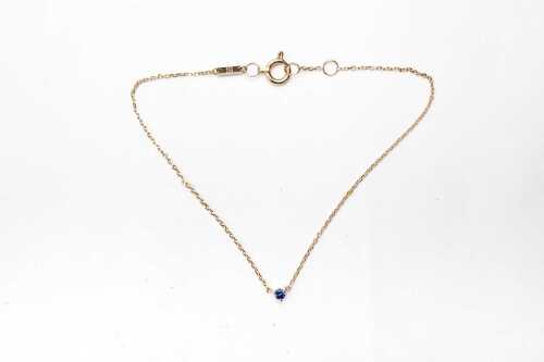 A Sarah and Sebastian Petite sapphire bracelet in 14 carat yellow gold