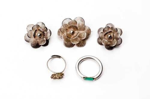 A collection of jewellery in sterling silver