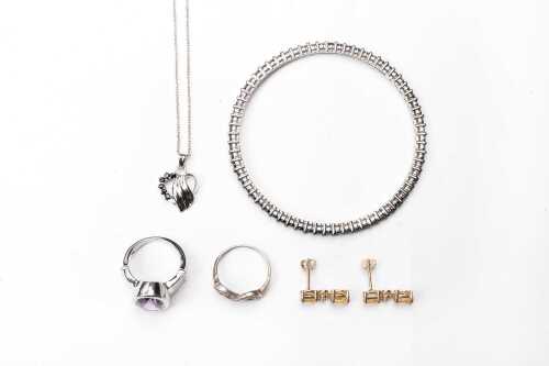 A collection of jewellery in sterling silver