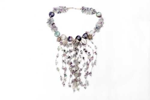 A quartz necklace in sterling silver.