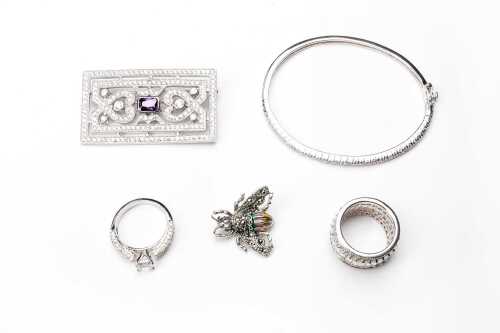 A collection of jewellery in sterling silver