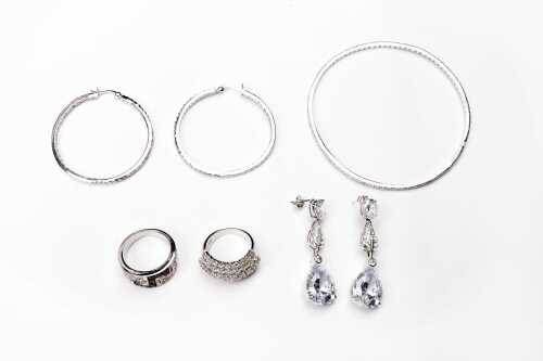 A collection of jewellery in sterling silver