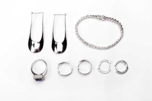 A collection of jewellery in sterling silver