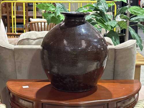 Stoneware round decorative pot