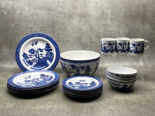 Royal Doulton 'Real Old Willow' part dinner set