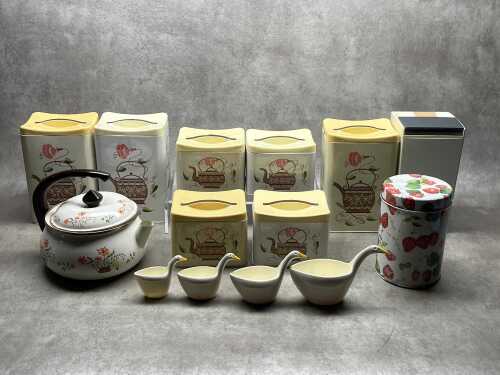 Retro kitchenware