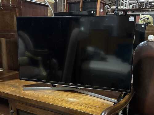 Samsung 40'' TV on stand