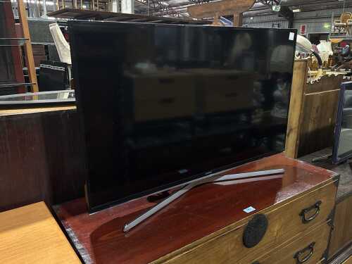 Samsung 40'' TV on stand