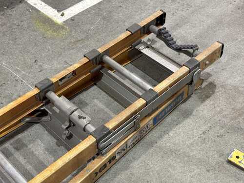 Indalex industrial fiberglass extension ladder