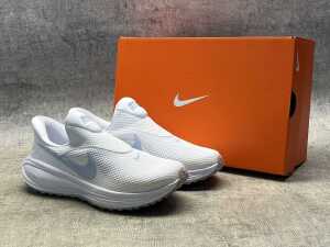 Nike Revolution 8 Easy On size US 8 Women's