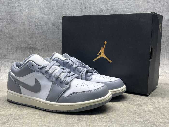 Air Jordan 1 Low size US 10.5 Men's