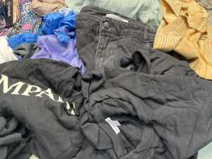 Group of Women's clothing size XL - 4