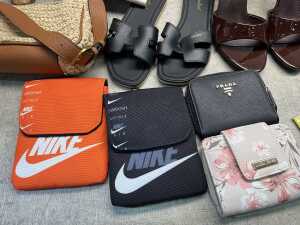 Group of Women's accessories - 4