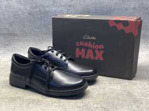 Clarks Mantra size UK 9