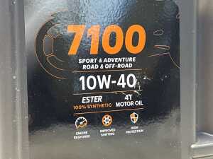 Motul 7100 4T motor oil - 2