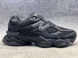 New Balance 9060 size US 7 - 2