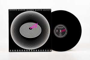 Four Pink Floyd and Queen vinyl records - 4