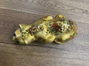 Studio X gold-tone lacquered cat figure with hand-painted floral decoration - 3