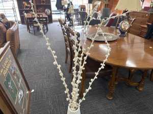 Contemporary ceramic floor vase with dry look white berry stems - 3