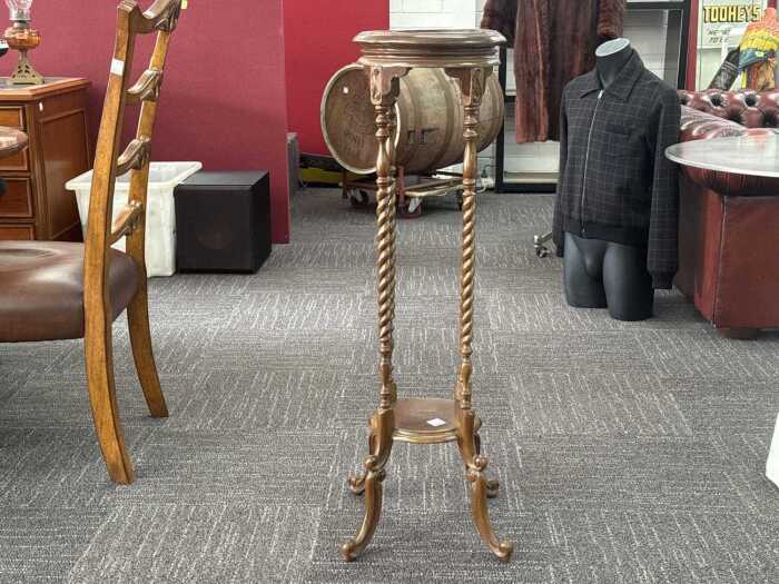 Timber pedestal stand