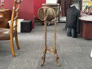 Timber pedestal stand