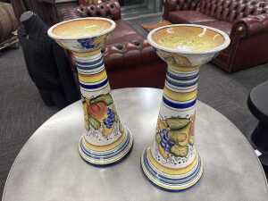 Pair of majolica candle stands with fruit decoration - 2