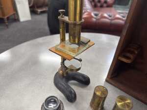 Antique microscope with assorted lenses - 3