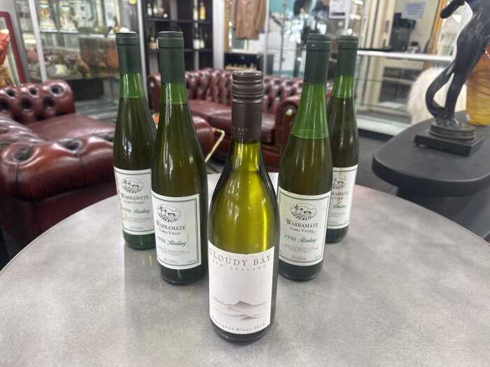 Mixed white wine, five bottles