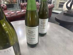 Mixed white wine, five bottles - 2