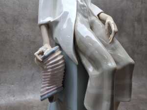 Lladro clown with 'Concertina' figure - 3
