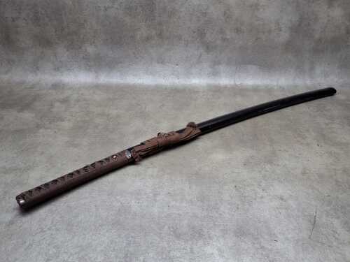 Decorative Japanese katana with sheath (requires a weapons-edge license)