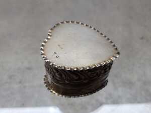An antique carved box in sterling silver. - 4