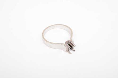 A ring setting in 18 carat white gold and platinum