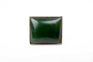 A pair of chrysoprase cufflinks in 9 carat yellow gold - 2