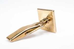 A pair of chrysoprase cufflinks in 9 carat yellow gold - 4