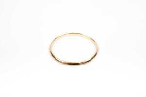 A fine band in 18 carat yellow gold