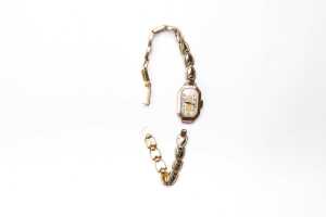 An antique ladies watch in 9 carat yellow gold
