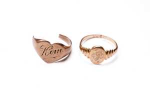 Two broken signet rings in 9 carat gold.