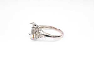 A diamond ring setting in 9 carat white gold - 3