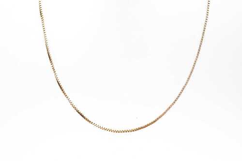 A box link necklace in 9 carat yellow gold