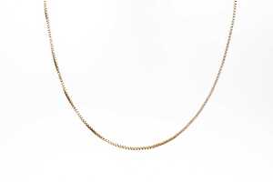 A box link necklace in 9 carat yellow gold