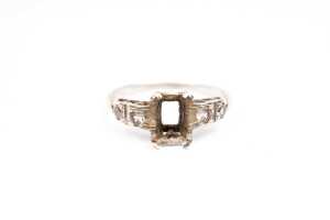 A empty ring setting in 9 carat white gold - 2