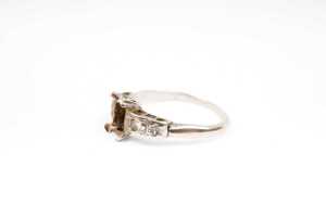 A empty ring setting in 9 carat white gold - 3