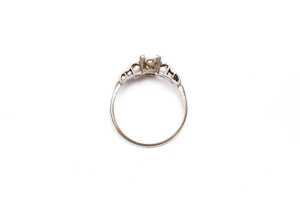 A empty ring setting in 9 carat white gold - 4