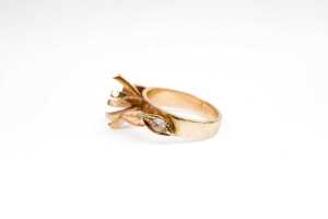 An empty ring setting in 14ct yellow gold - 3