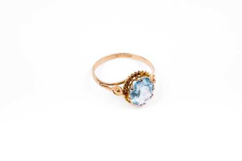 A vintage blue paste ring in 9 carat yellow gold