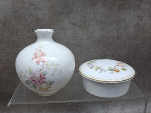 Wedgwood and Royal Doulton vases and trinket boxes - 3