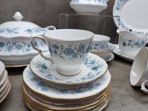 Colclough English porcelain part dinner setting - 4